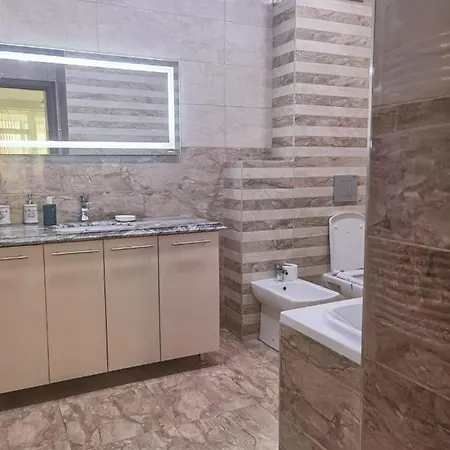 Sensational Flat In Coresi Area Apartman